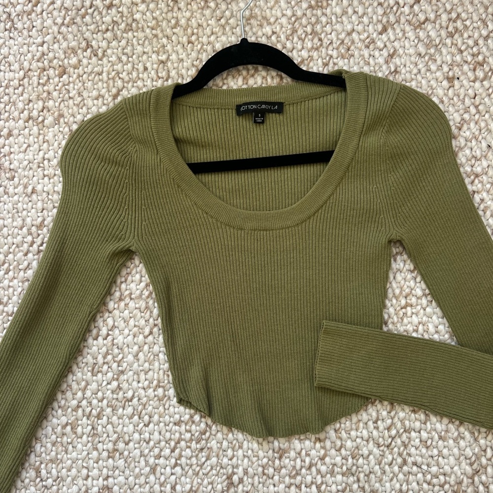 Green cropped long sleeve